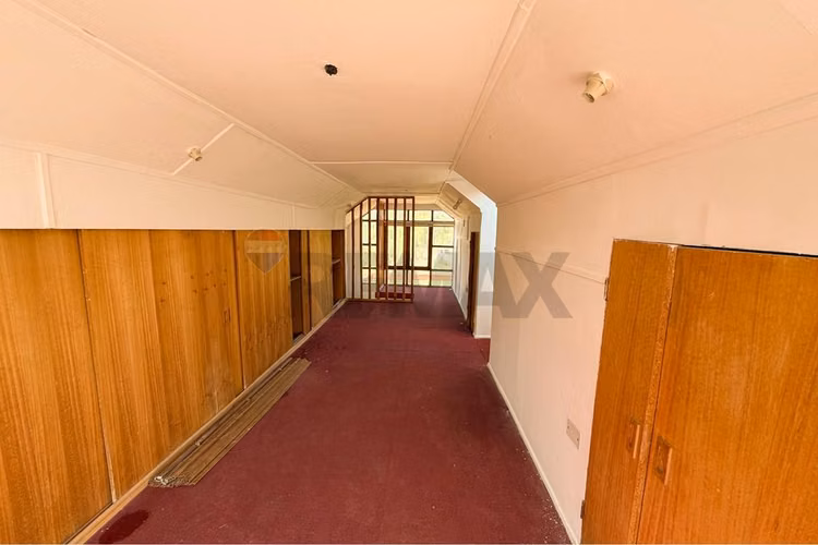 Parcela con casa luminosa y gran terreno
