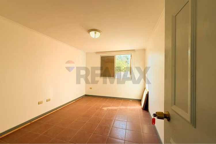 Parcela con casa luminosa y gran terreno