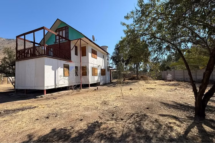 Parcela con casa luminosa y gran terreno