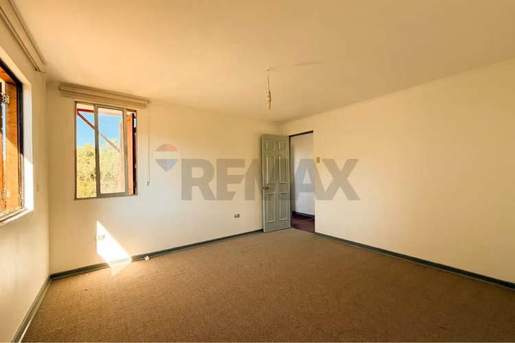 Parcela con casa luminosa y gran terreno