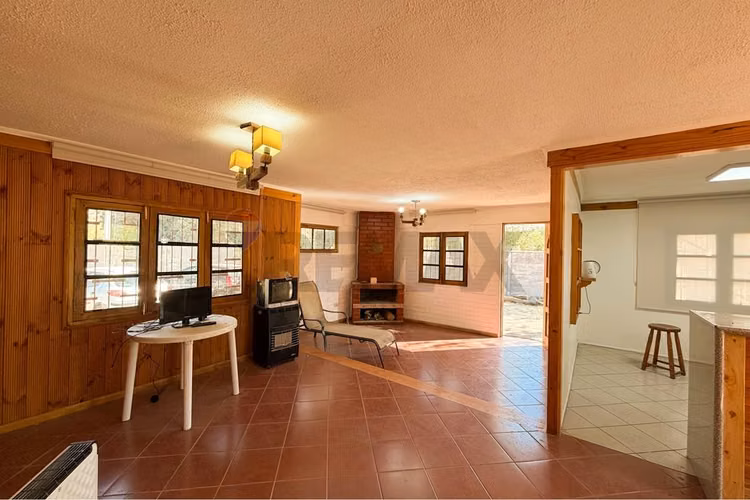 Parcela con casa luminosa y gran terreno