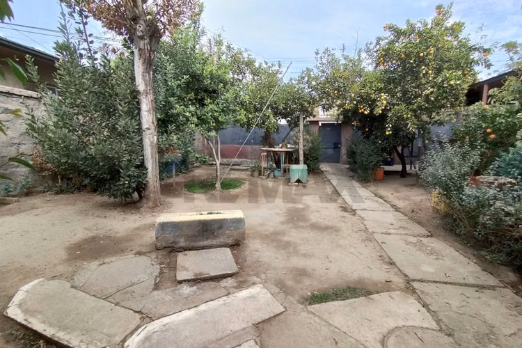 Se vende casa con amplio terreno macul