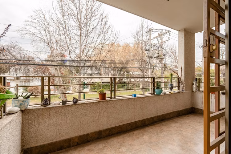 90 mts2.construidos/3d/2b/ metro simon bolivar