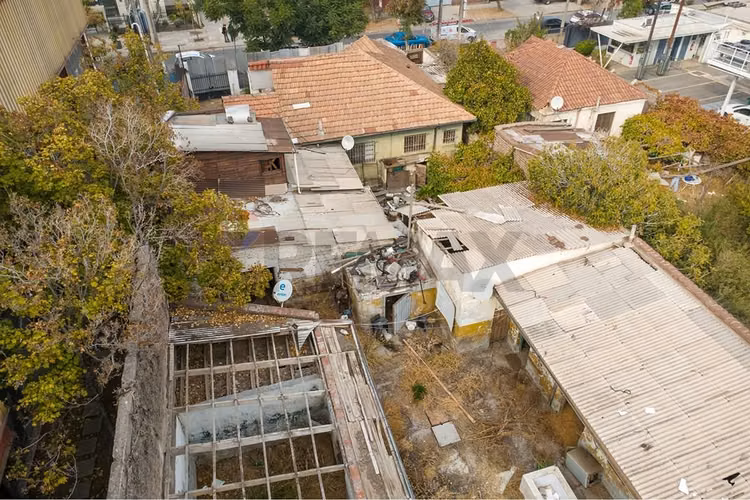 Terreno en venta 900 m² uso comercial