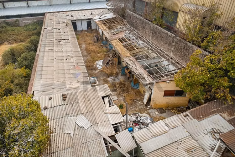 Terreno en venta 900 m² uso comercial