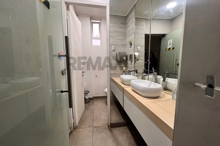 Propiedad comercial /industrial  740m² - Imagen 4