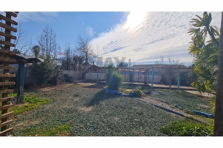 Arriendo casa esquina en centro de buin