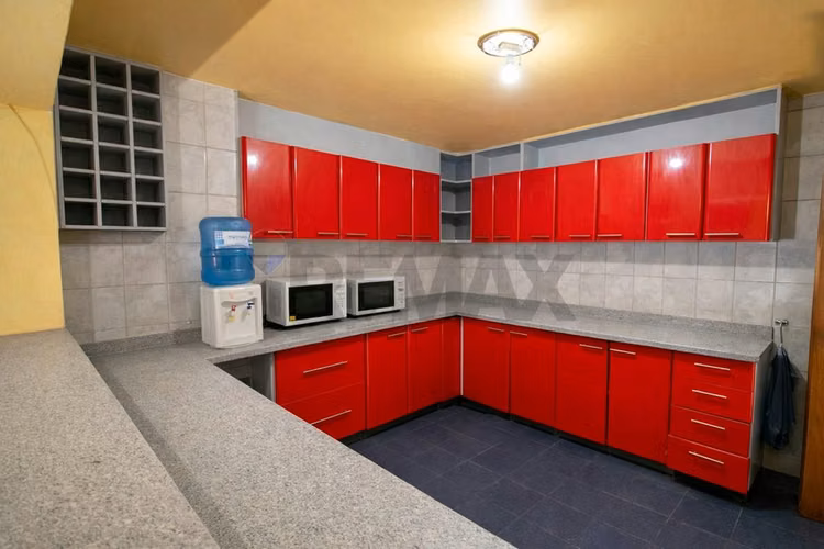 Casa  de dos pisos 236 m2 /ñuñoa