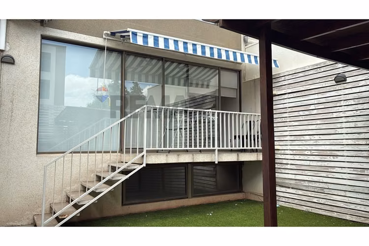 Townhouse 4d/3b en camino el roble
