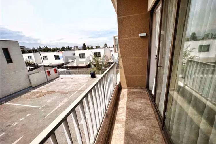 Townhouse 4d/3b en camino el roble