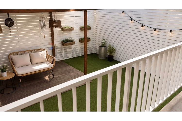 Townhouse 4d/3b en camino el roble