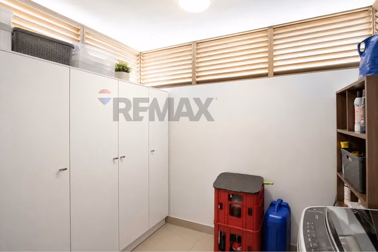 Townhouse 4d/3b en camino el roble