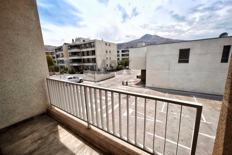 Townhouse 4d/3b en camino el roble