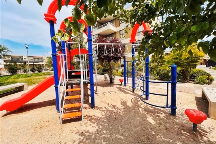 Townhouse 4d/3b en camino el roble