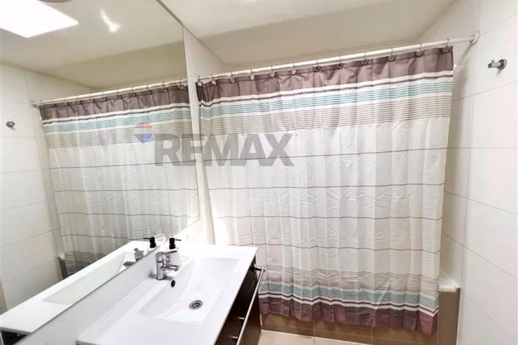 Townhouse 4d/3b en camino el roble