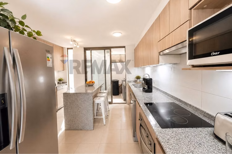 Townhouse 4d/3b en camino el roble