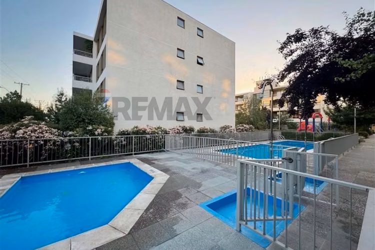 Townhouse 4d/3b en camino el roble