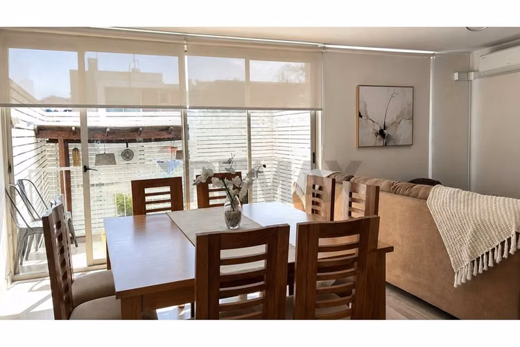 Townhouse 4d/3b en camino el roble