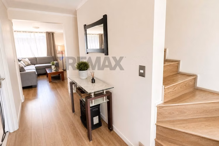 Townhouse 4d/3b en camino el roble