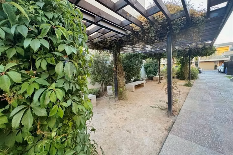 Townhouse 4d/3b en camino el roble