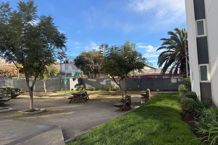 Condominio moderno - estilo mariposa - Imagen 32