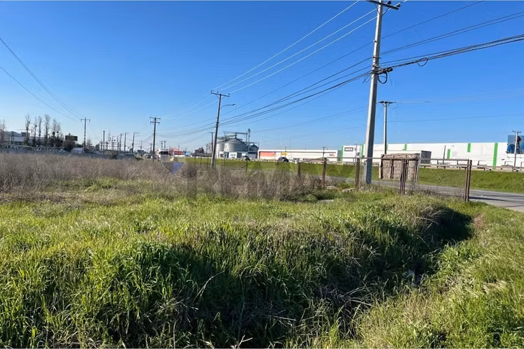Se arrienda terreno industrial 9.500 m2  3km talca