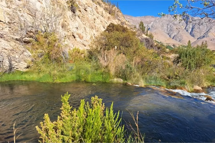 Bello entorno y acceso al rio