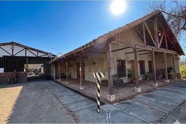 Se vende bodega de vinos de 730.000 lts. molina