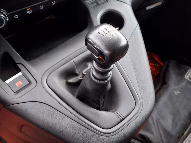 PEUGEOT PARTNER 2024