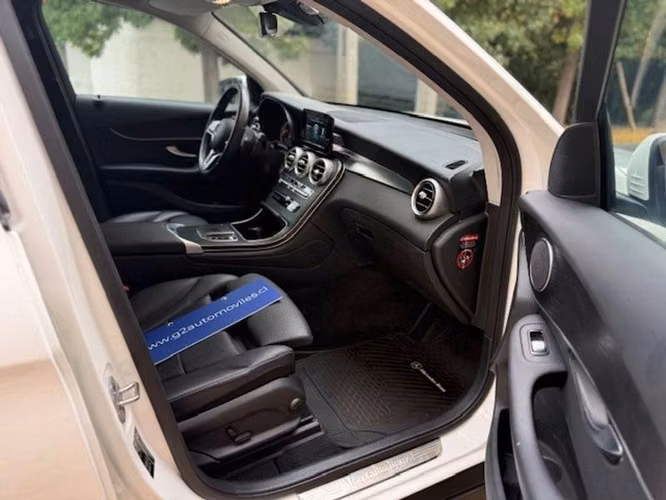 MERCEDES BENZ GLC 200 FL - 2023 | 2852