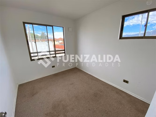 Arriendo amplia casa 3D 2B patio en Isla de Maipo