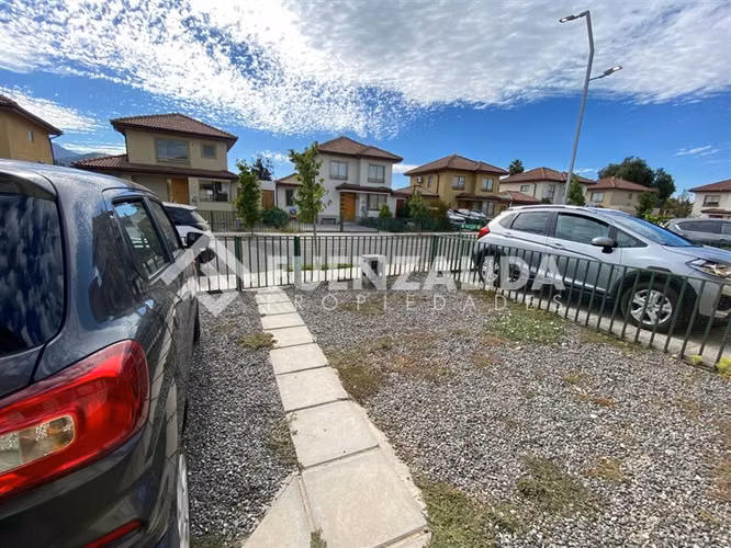 Arriendo amplia casa 3D 2B patio en Isla de Maipo