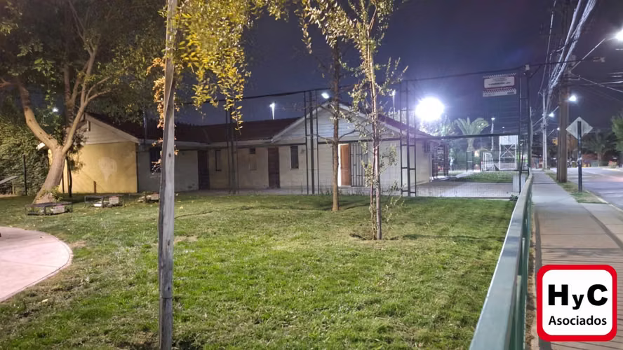 Vendo Casa en Altos De Quilicura 5D y 3B/ 2E/ Piscina Gran Oportunidad.