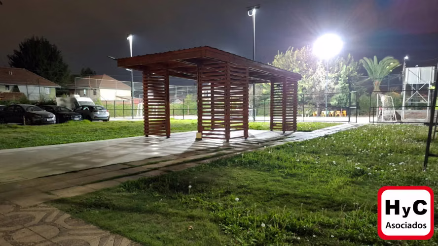 Vendo Casa en Altos De Quilicura 5D y 3B/ 2E/ Piscina Gran Oportunidad.