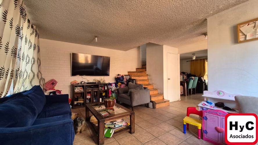Vendo Casa en Altos De Quilicura 5D y 3B/ 2E/ Piscina Gran Oportunidad.