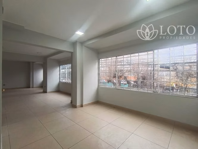Locales comerciales y oficina en reconocida galería pleno centro Viña del Mar