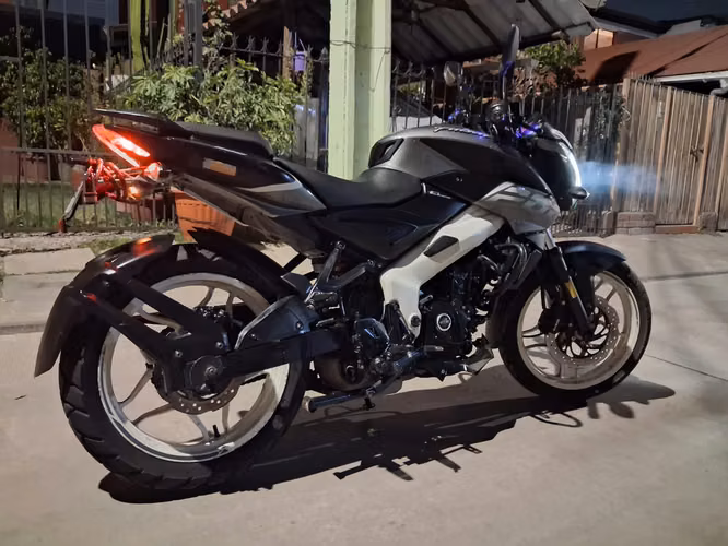 Moto Pulsar NS200