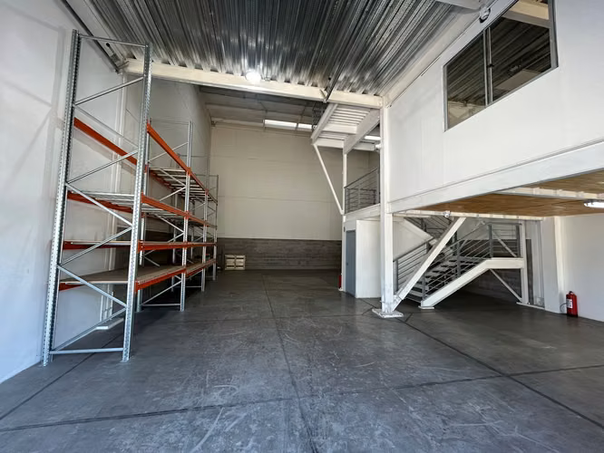 Se Arrienda Bodega Comercial Renca
