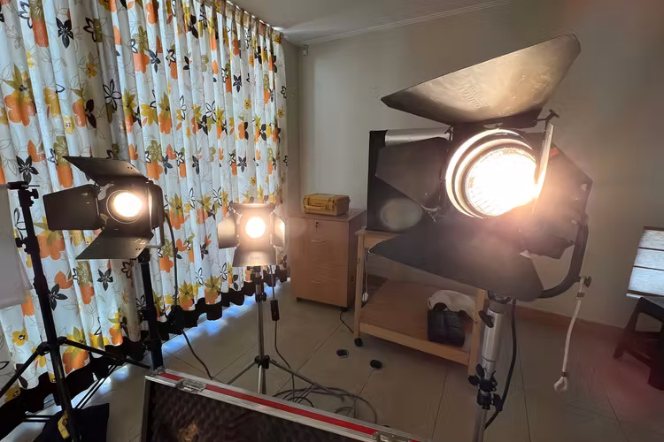 ILUMINACION PROFESIONAL  FRESNEL "IANIRO"