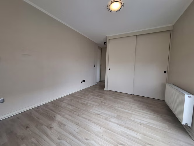 Arriendo Amplio Departamento en Condominio Los Conquistadores