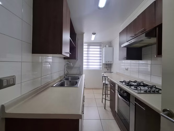Arriendo Amplio Departamento en Condominio Los Conquistadores