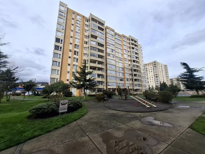 Arriendo Amplio Departamento en Condominio Los Conquistadores