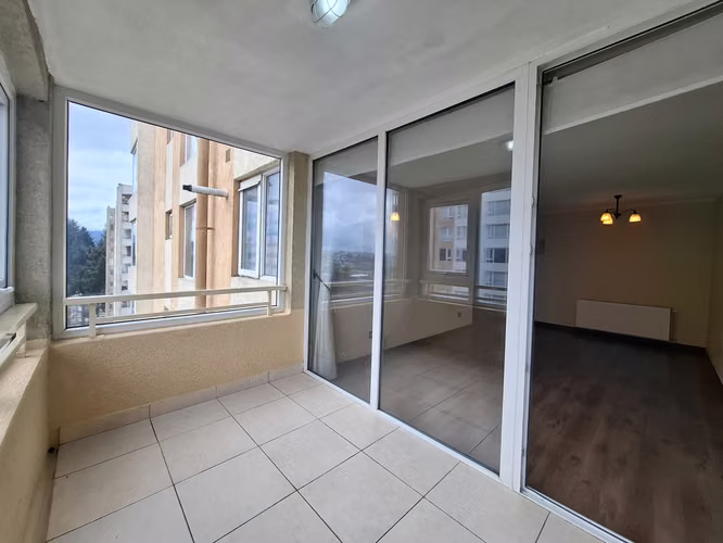 Arriendo Amplio Departamento en Condominio Los Conquistadores
