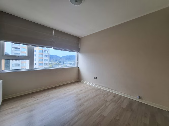 Arriendo Amplio Departamento en Condominio Los Conquistadores