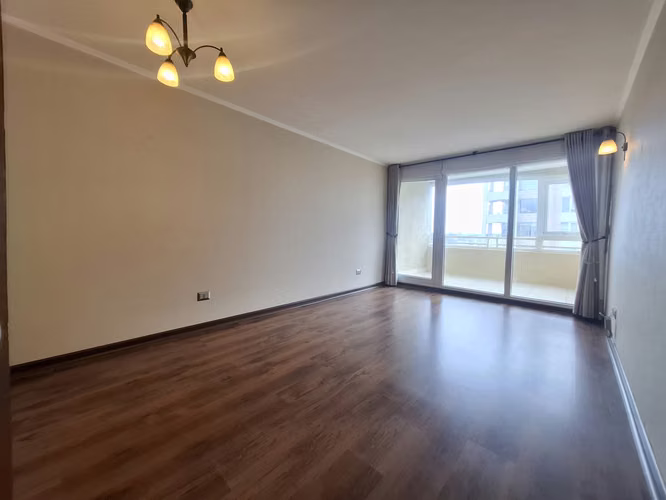 Arriendo Amplio Departamento en Condominio Los Conquistadores
