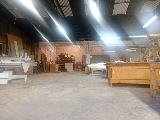 ATENCIÓN INMOBILIARIAS, INVERSIONISTAS, CONSTRUCTORAS  EN VENTA PROPIEDAD INDUSTRIAL EN PLENA ESQUINA DE CALLES CATAMARCA CON HOEVEL - QUINTA NORMAL