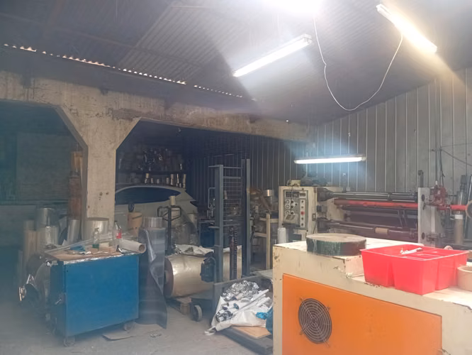 ATENCIÓN INMOBILIARIAS, INVERSIONISTAS, CONSTRUCTORAS  EN VENTA PROPIEDAD INDUSTRIAL EN PLENA ESQUINA DE CALLES CATAMARCA CON HOEVEL - QUINTA NORMAL