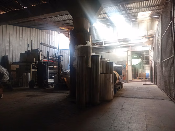 ATENCIÓN INMOBILIARIAS, INVERSIONISTAS, CONSTRUCTORAS  EN VENTA PROPIEDAD INDUSTRIAL EN PLENA ESQUINA DE CALLES CATAMARCA CON HOEVEL - QUINTA NORMAL