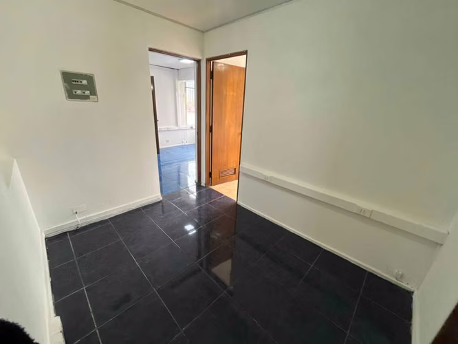 OFICINA DE 3 PRIVADOS 1B CON ESTACIONAMIENTO (178068)