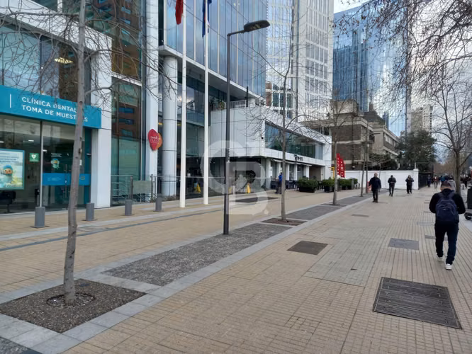 Oficina en Las Condes: Luminosa y Moderna, Metro E. Militar